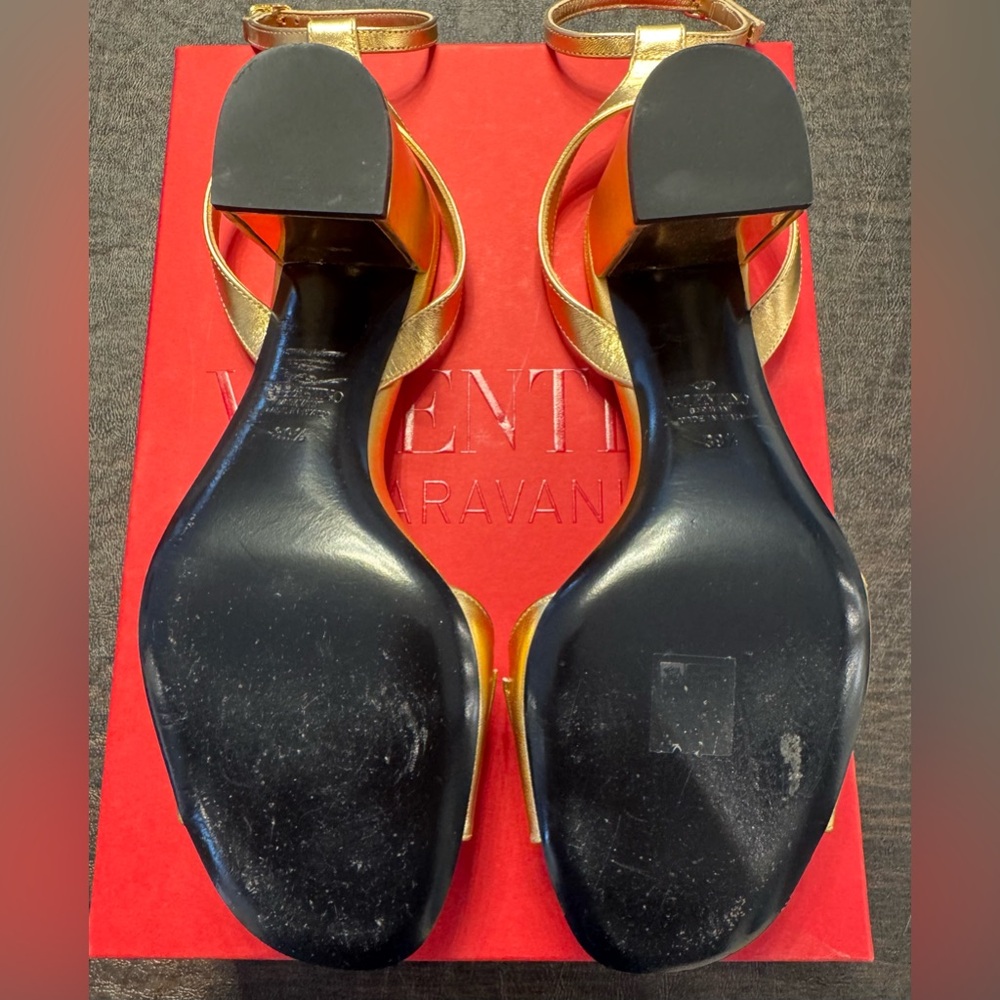 EUC VALENTINO GARAVANI  Metal V Logo Block Heel Sandals, Gold, Sz 39.5 - Picture 9 of 11